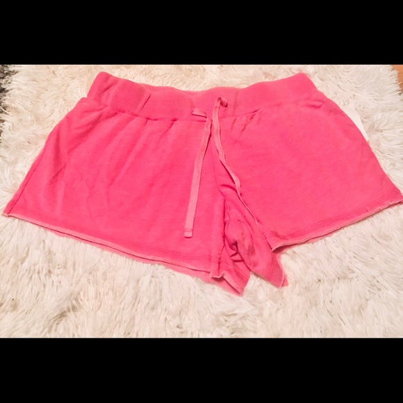 Cute ‘Daisy Fuentes Fit’ shorts - Picture 1 of 5